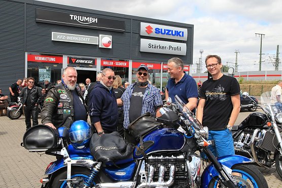 Rechts im Bild Matthias und Michael Andrzejak. (Foto: Foto: Ulrike Kerlin und Sue Schneiter)