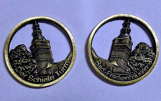 Ein neues Souvenir vom Schiefen Turm (Foto: Stadt Bad Frankenhausen)