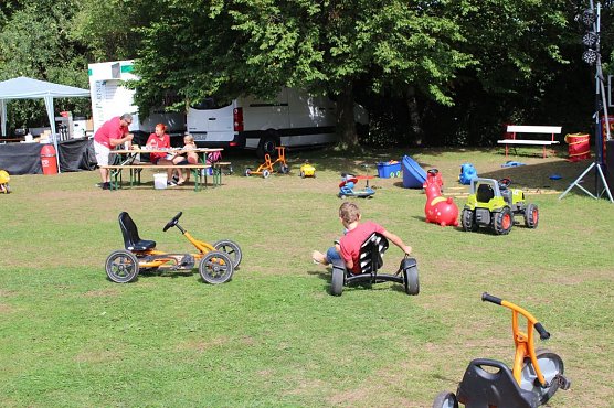 Beach Party am Bebraer Teich (Foto: Karl-Heinz Herrmann) Beach Party am Bebraer Teich (Foto: Karl-Heinz Herrmann)