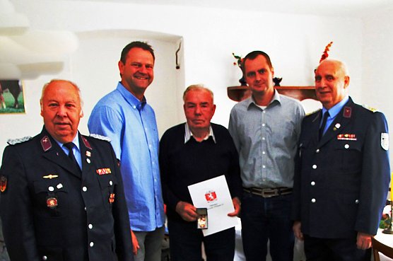 75 Jahre Kamerad der Feuerwehr (Foto: G&uuml;nter Herting)