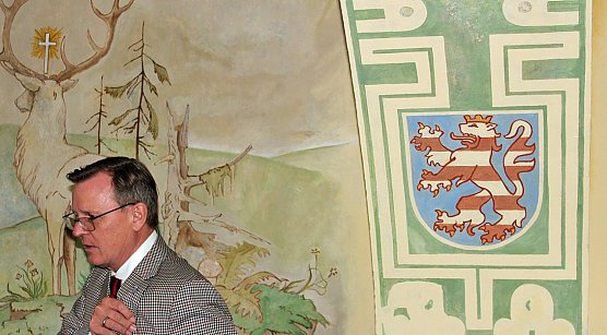 Das aufmerksame Auge des Ministerpräsidenten (Foto: Karl-Heinz Herrmann) Das aufmerksame Auge des Ministerpräsidenten (Foto: Karl-Heinz Herrmann)