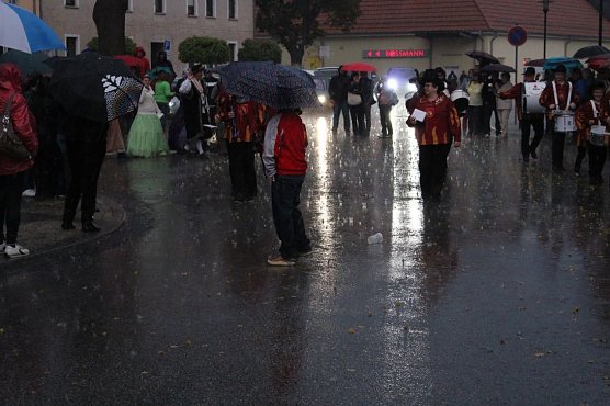 Bauernheer wurde nass gemacht (Foto: Karl-Heinz Herrmann) Bauernheer wurde nass gemacht (Foto: Karl-Heinz Herrmann)