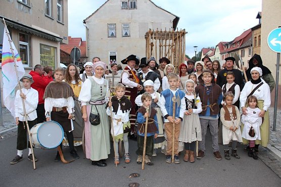 Bauernheer wurde nass gemacht (Foto: Karl-Heinz Herrmann) Bauernheer wurde nass gemacht (Foto: Karl-Heinz Herrmann)