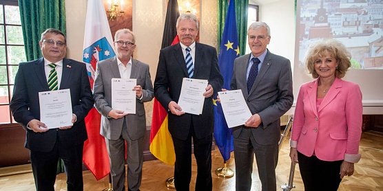 Fördermittel überreicht (Foto: Thüringer Ministerium für Infrastruktur und Landwirtschaft (TMIL)) Fördermittel überreicht (Foto: Thüringer Ministerium für Infrastruktur und Landwirtschaft (TMIL))