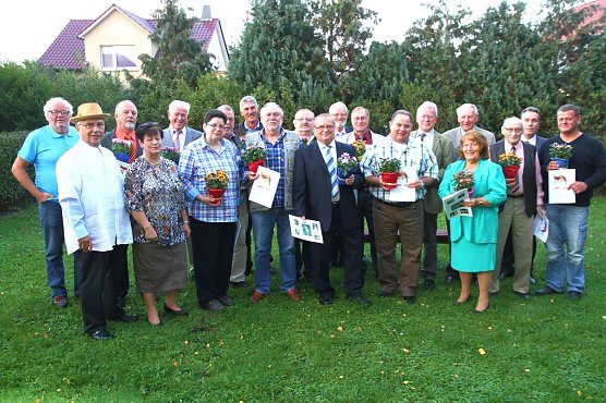 Vogelz&uuml;chter geehrt (Foto: G&uuml;nter Herting)