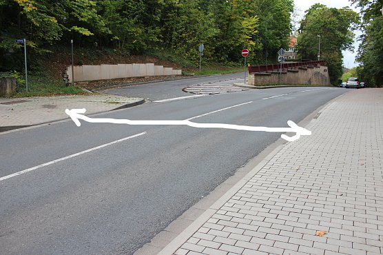 Schwerer &Uuml;bergang f&uuml;r Rollstuhlfahrer (Foto: Karl-Heinz Herrmann)