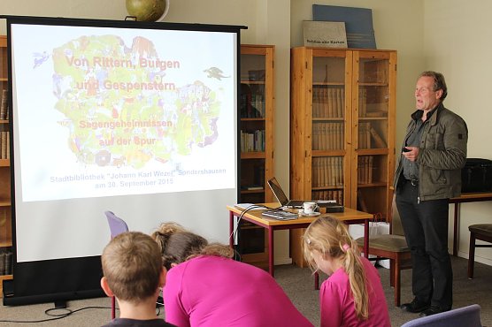 Lebendige Buchlesung f&uuml;r Kinder (Foto: Karl-Heinz Herrmann)