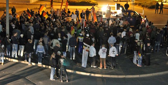 Demonstration und Gegendemonstration (1) (Foto: Karl-Heinz Herrmann)