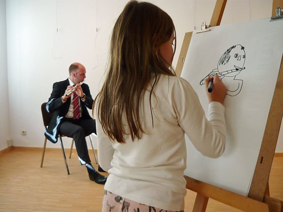 Kleine K&uuml;nstler malen gro&szlig;e Musiker (Foto: Fred B&ouml;hme)