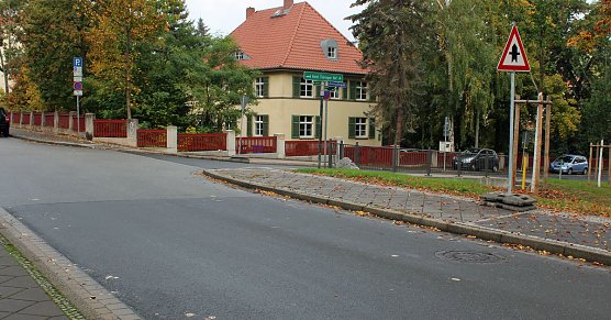 Vorfahrt zeitweilig ge&auml;ndert (Foto: Karl-Heinz Herrmann)