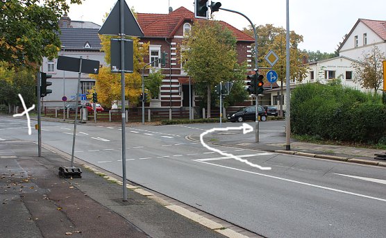 Vorfahrt zeitweilig ge&auml;ndert (Foto: Karl-Heinz Herrmann)