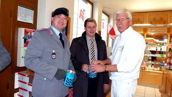 Sammlung f&uuml;r Kriegsgr&auml;berf&uuml;rsorge (Foto: Peter M&ouml;bius)