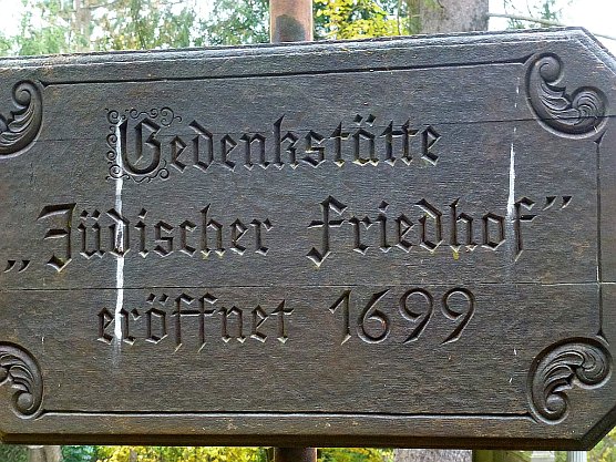 Rundgang auf J&uuml;dischem Friedhof (Foto: J&uuml;rgen Kieper)