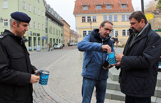 Zur Sammlung unterwegs (Foto: Karl-Heinz Herrmann)