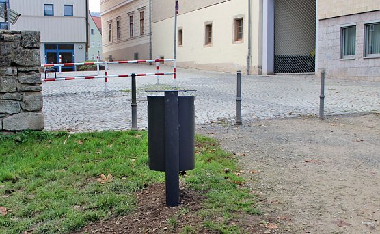 M&uuml;lleimer im Schlosspark Sondershausen aufgestellt (Foto: Karl-Heinz Herrmann)