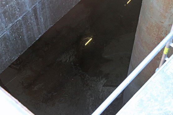 Neue Pumpe am Volksplatz installiert (Foto: Karl-Heinz Herrmann)