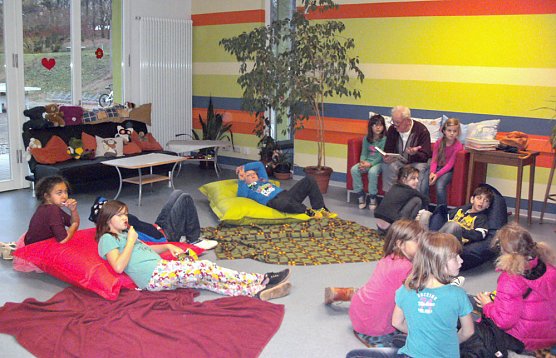 Vorlesetag im Freizeitzentrum Artern (Foto: Freizeizentrum Artern) Vorlesetag im Freizeitzentrum Artern (Foto: Freizeizentrum Artern)