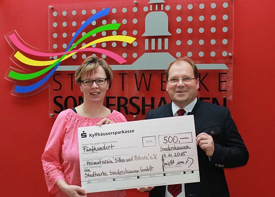 Spende f&uuml;r Heimatverein (Foto: Stadtwerke Sondershausen)