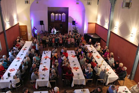Senioren feierten schon mal Weihnacht (Foto: Karl-Heinz Herrmann)