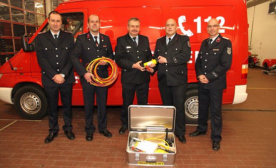 Neuer Hebesatz an Feuerwehr Bebra übergeben (Foto: Günter Herting) Neuer Hebesatz an Feuerwehr Bebra übergeben (Foto: Günter Herting)