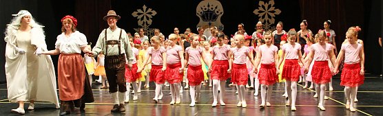 Schneek&ouml;nigin begeistert das Publikum (Foto: G&uuml;nter Herting)