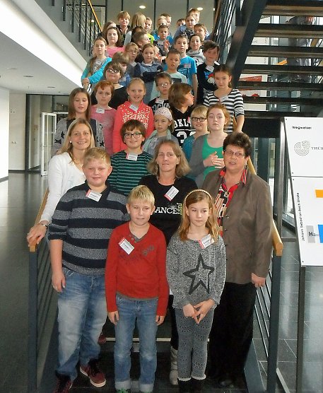 Viertklässler zu Besuch im Landtag in Erfurt (Foto: Wahlkreisbüro Gudrun Holbe) Viertklässler zu Besuch im Landtag in Erfurt (Foto: Wahlkreisbüro Gudrun Holbe)