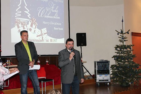 Kunterbunte Weihnachtsfeier (Foto: Karl-Heinz Herrmann) Kunterbunte Weihnachtsfeier (Foto: Karl-Heinz Herrmann)