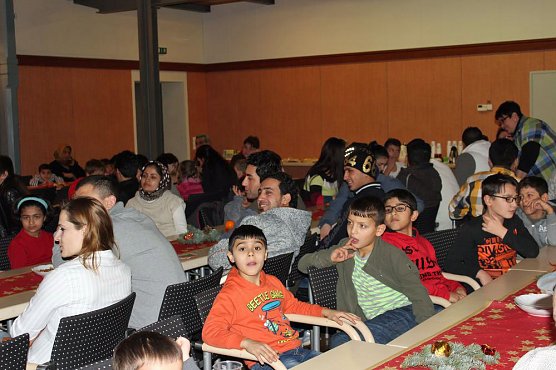 Kunterbunte Weihnachtsfeier (Foto: Karl-Heinz Herrmann) Kunterbunte Weihnachtsfeier (Foto: Karl-Heinz Herrmann)