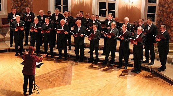 Stimmgewaltiges Weihnachtskonzert im Achteckhaus (Foto: Karl-Heinz Herrmann)