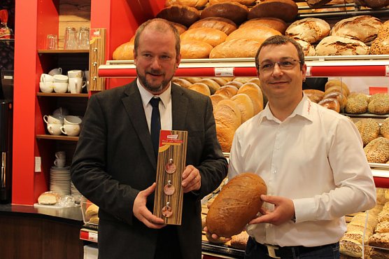 Brot am Haken – Erfolgsgeschichte geht weiter (Foto: Karl-Heinz Herrmann) Brot am Haken – Erfolgsgeschichte geht weiter (Foto: Karl-Heinz Herrmann)