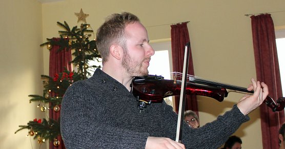 Stimmungsvoll Weihnacht gefeiert (Foto: Karl-Heinz Herrmann) Stimmungsvoll Weihnacht gefeiert (Foto: Karl-Heinz Herrmann)