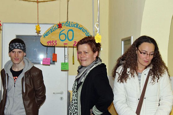 Zum 60. Spielger&auml;te und eine Torte (Foto: Karl-Heinz Herrmann)