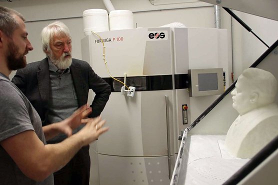 Max-Reger-B&uuml;ste &uuml;bergeben (Foto: Th&uuml;ringer Landesmusikakademie Sondershausen)