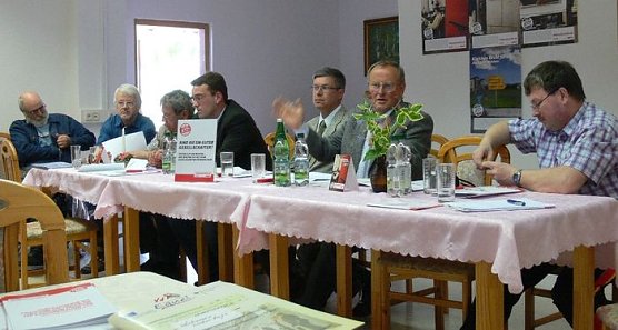 Gespräche in Roßleben (Foto: Henze) Gespräche in Roßleben (Foto: Henze)