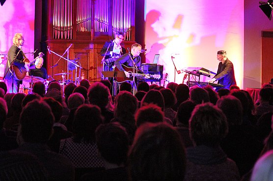 Thomas Rühman und Band begeisterte (Foto: Karl-Heinz Herrmann) Thomas Rühman und Band begeisterte (Foto: Karl-Heinz Herrmann)