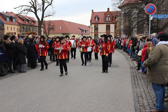 Gut besuchter Rosensonntagsumzug (Foto: Karl-Heinz Herrmann)