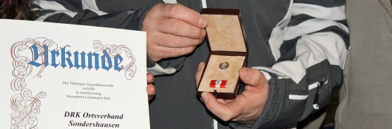 Ehrennadel f&uuml;r Rettungskr&auml;fte (Foto: Karl-Heinz Herrmann)