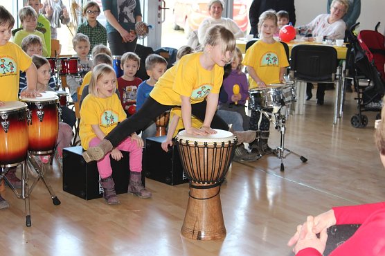 W&auml;nde wackelten bei der Feuerwehr (Foto: Karl-Heinz Herrmann)