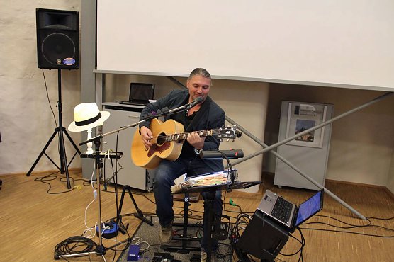 Volles Haus zur Frauentagsfeier (Foto: Karl-Heinz Herrmann) Volles Haus zur Frauentagsfeier (Foto: Karl-Heinz Herrmann)