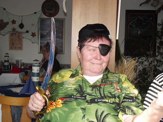 Beim singenden Fischkoch in Vehra (Foto: Thomas Leipold) Beim singenden Fischkoch in Vehra (Foto: Thomas Leipold)