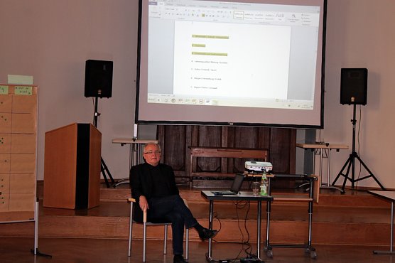 &Uuml;ber Leitbild diskutiert (Foto: Karl-Heinz Herrmann)