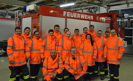 Regenjacken als Spende bekommen (Foto: Andreas Hocke)