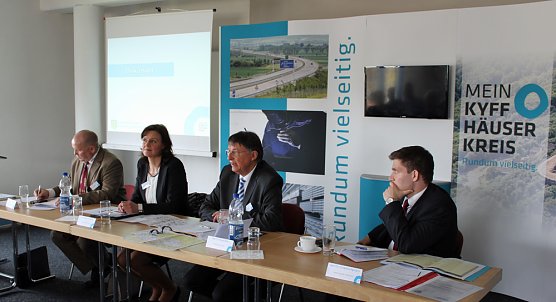 Erstes Fazit bei der Infrastrukturkonferenz (Foto: Karl-Heinz Herrmann) Erstes Fazit bei der Infrastrukturkonferenz (Foto: Karl-Heinz Herrmann)