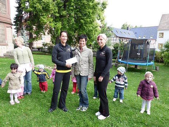 Spende für Kindergarten (Foto: Karl-Heinz Herrmann) Spende für Kindergarten (Foto: Karl-Heinz Herrmann)