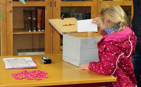 Auswertung und Verlosung zum Gewinnspiel  (Foto: Karl-Heinz Herrmann)