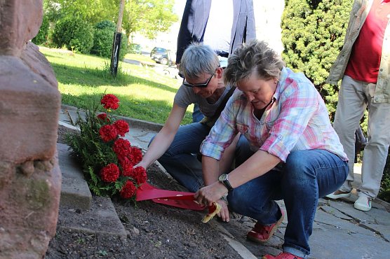 Kranzniederlegung am Gedenktag (Foto: Karl-Heinz Herrmann) Kranzniederlegung am Gedenktag (Foto: Karl-Heinz Herrmann)