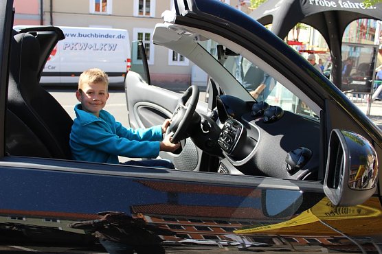 Autos über Autos und mehr (Foto: Karl-Heinz Herrmann) Autos über Autos und mehr (Foto: Karl-Heinz Herrmann)