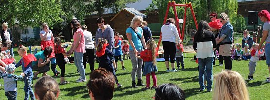 Liebe Mutti tanz mit mir... (Foto: Karl-Heinz Herrmann) Liebe Mutti tanz mit mir... (Foto: Karl-Heinz Herrmann)