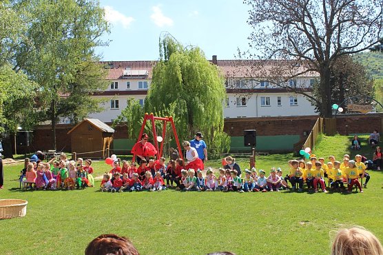 Liebe Mutti tanz mit mir... (Foto: Karl-Heinz Herrmann) Liebe Mutti tanz mit mir... (Foto: Karl-Heinz Herrmann)