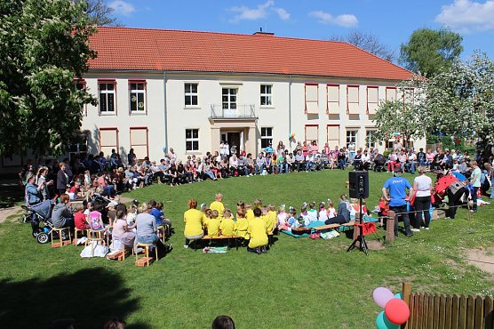 Liebe Mutti tanz mit mir... (Foto: Karl-Heinz Herrmann) Liebe Mutti tanz mit mir... (Foto: Karl-Heinz Herrmann)